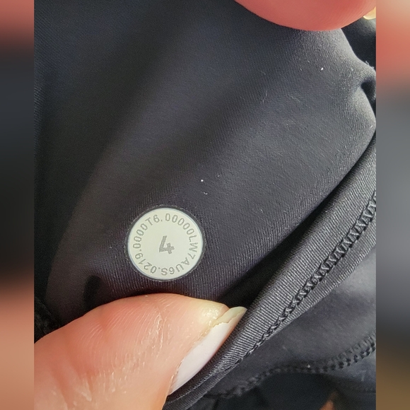 NWOT Lululemon Biker Shorts 5in size 4 with pockets - Picture 5 of 8